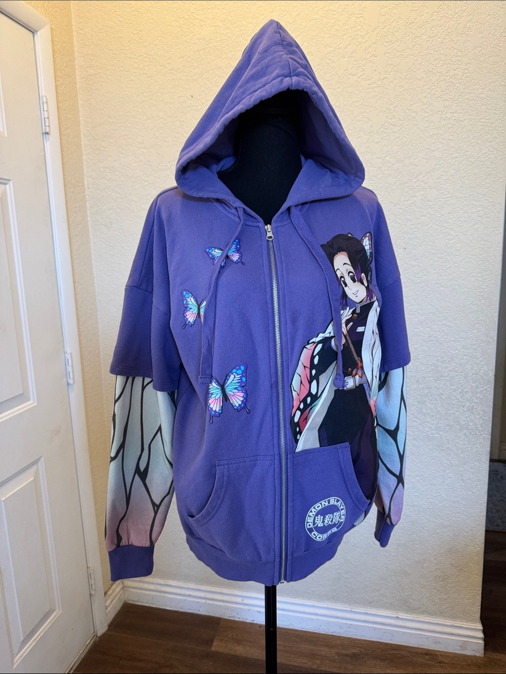 Demon Slayer Shinobu Kocho sold out**hoodie size medium